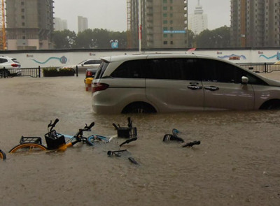 河南：郑州遭遇历史极值暴雨