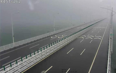 受台风“查帕卡”影响 港珠澳大桥桥梁航道临时封闭
